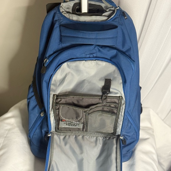 High Sierra Blue Wheeled Travel Bag with Retractable Handle - Picture 5 of 11